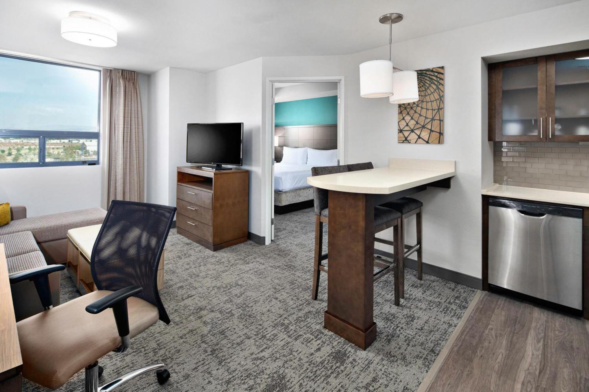 Two Bedroom Suite One Queen Bed Two Double Beds Non-Smoking